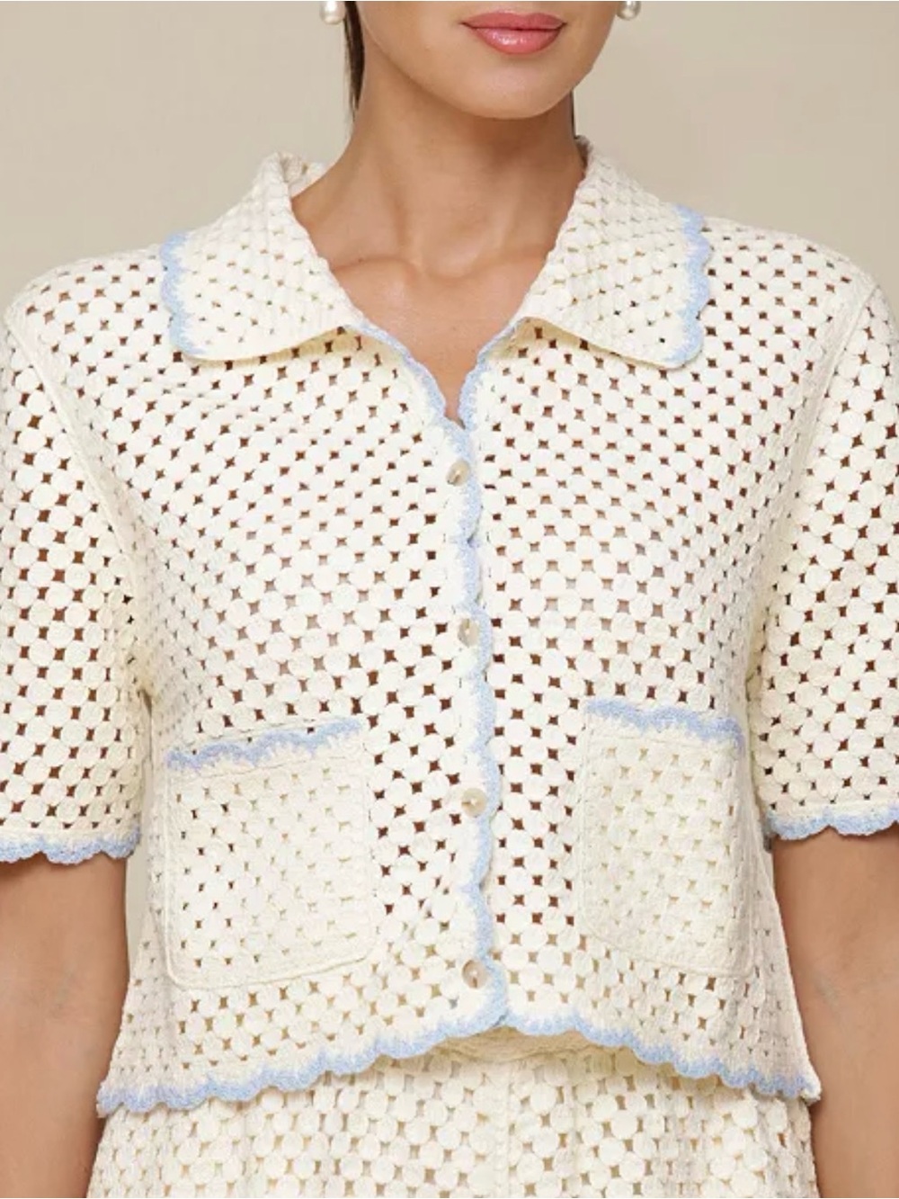 Avec Les Filles Scallop Cream Crochet Short-Sleeve Cropped Top w/ Blue Trim M/L